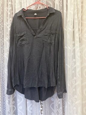 Mudd Washed Black Long-Sleeve V-Neck Shirt